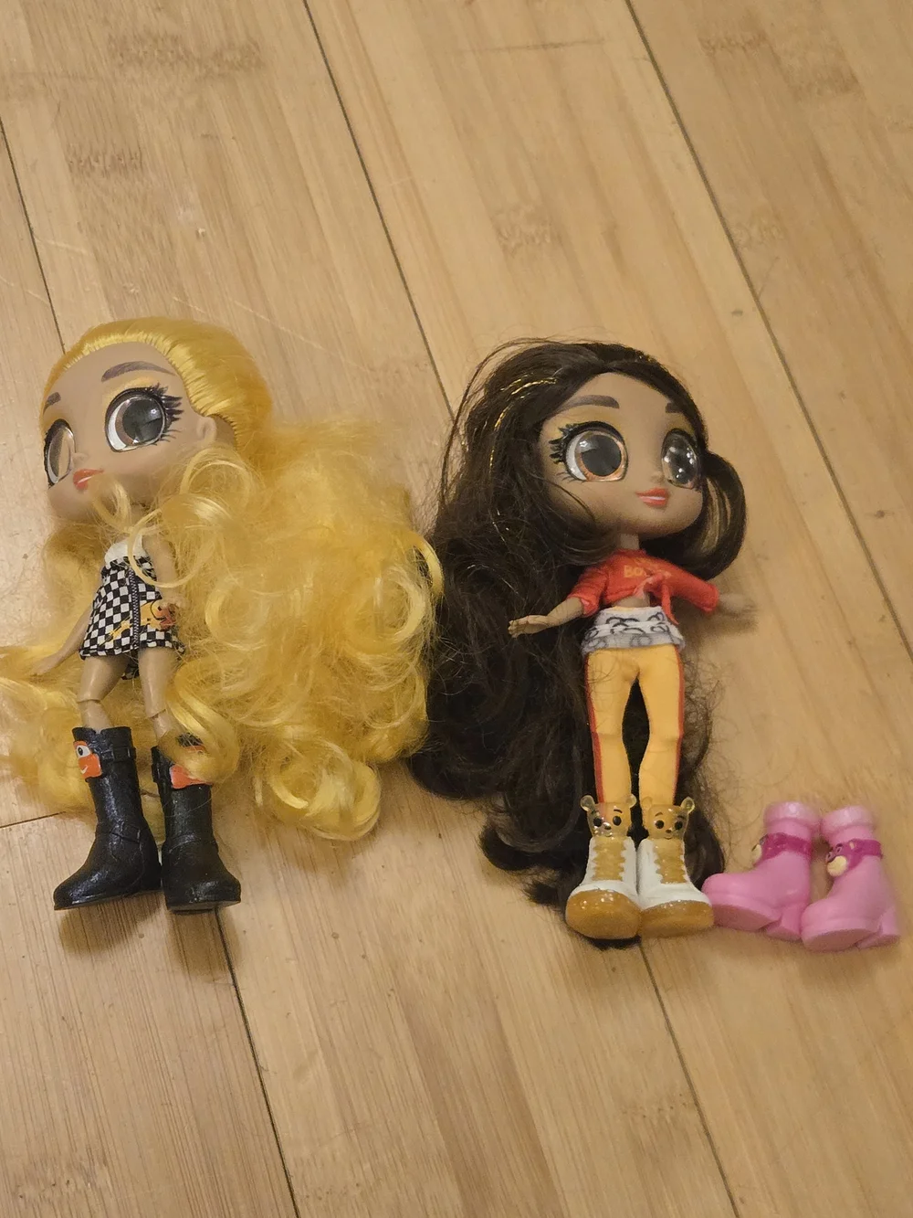 Yellow-Haired Fashion Doll with Curly Hair and Trendy Outfit